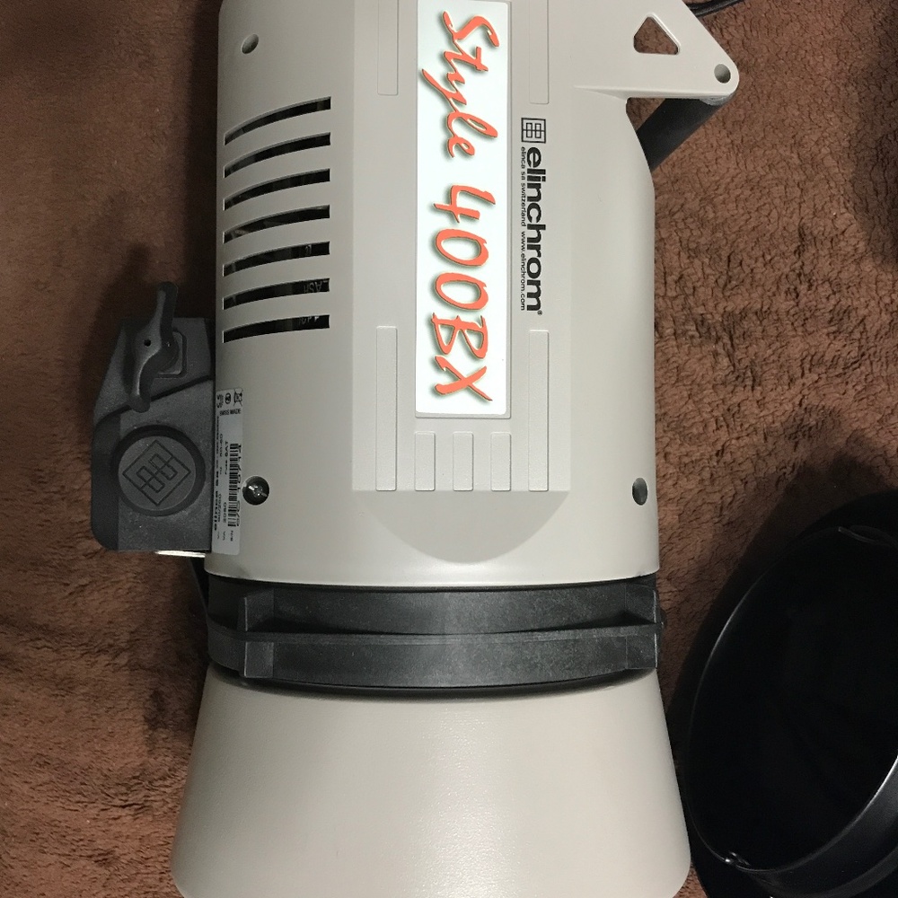 Elinchrom style 400bx light with accessories